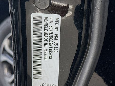 Used 2022 Jeep Compass Limited image 12