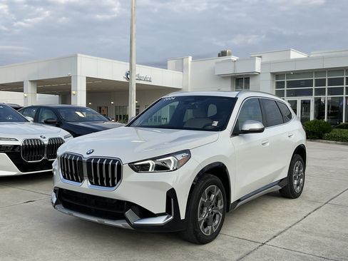 Used 2024 BMW X1 xDrive28i w/ Convenience Package AWD/4WD image 3