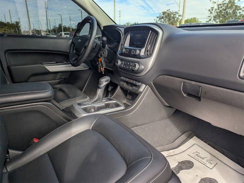 Used 2022 Chevrolet Colorado ZR2 w/ ZR2 Dusk Special Edition image 9