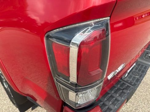 Used 2020 Toyota Tacoma Limited AWD/4WD image 10