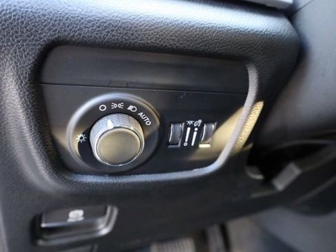 Used 2023 Jeep Grand Cherokee Laredo image 18