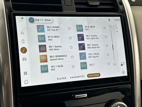 Used 2025 Land Rover Discovery S image 24