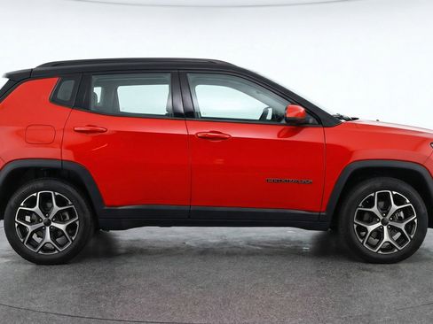 Used 2025 Jeep Compass Limited AWD/4WD image 11
