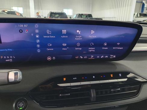 Used 2025 Buick Enclave Preferred AWD/4WD image 13