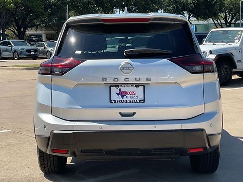 Used 2025 Nissan Rogue SV FWD image 5