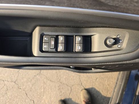 Used 2025 Jeep Grand Cherokee L Limited w/ Black Appearance Package image 27