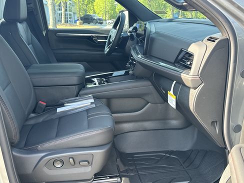 New 2026 Chevrolet Suburban RST w/ RST Capability Package AWD/4WD image 15