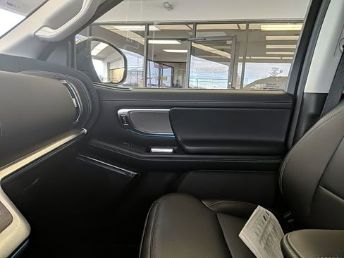 Used 2025 Ford Expedition Max Platinum image 29