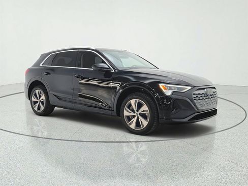 Used 2024 Audi Q8 e-tron Premium Plus AWD/4WD image 3