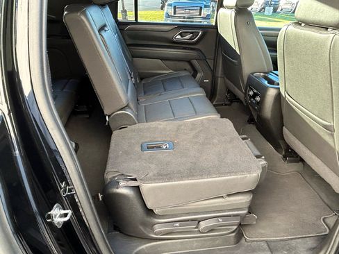 Used 2024 Chevrolet Suburban LT image 25