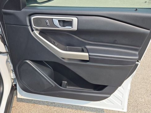 Used 2021 Ford Explorer XLT image 7