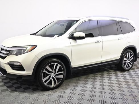 Used 2017 Honda Pilot Elite image 2
