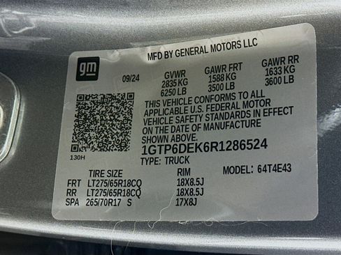 Used 2024 GMC Canyon AT4 w/ AT4 Premium Package image 12