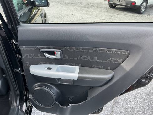 Used 2012 Kia Soul + w/ Audio Pkg FWD image 23
