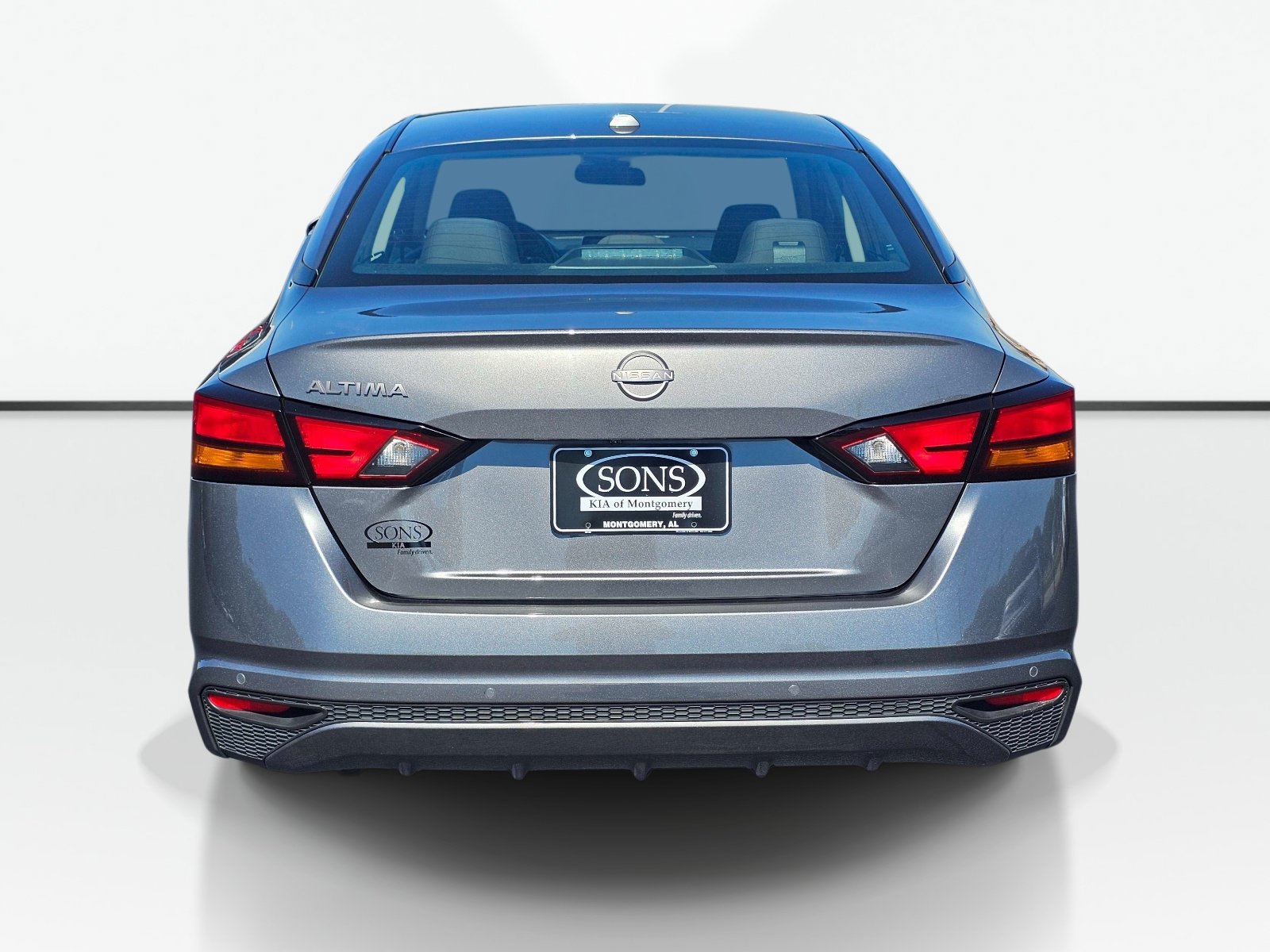 Used 2025 Nissan Altima 2.5 SV FWD image 10