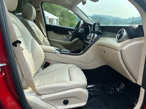 Used 2020 Mercedes-Benz GLC 300 4MATIC image 12