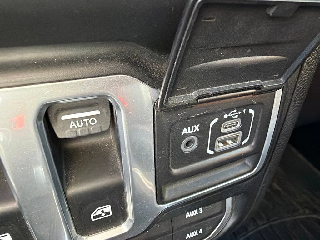 Used 2018 Jeep Wrangler Rubicon w/ Uconnect 4C Nav & Sound Group AWD/4WD image 18