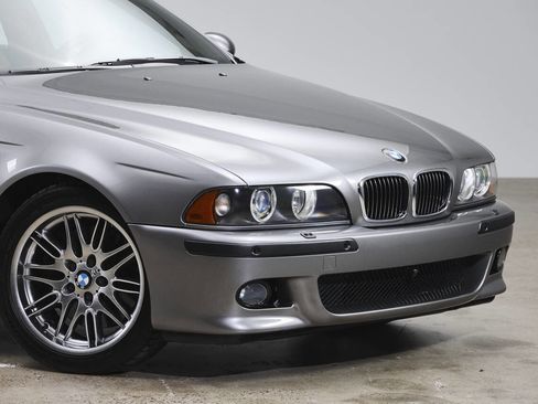 Used 2003 BMW M5 image 9