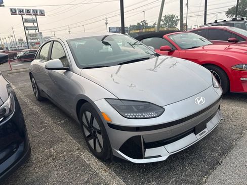Used 2024 Hyundai Ioniq 6 SE RWD image 5
