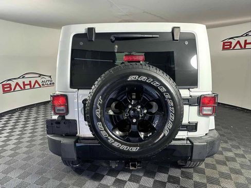 Used 2015 Jeep Wrangler Unlimited Sahara AWD/4WD image 7