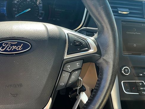 Used 2016 Ford Fusion SE w/ Equipment Group 202A image 23