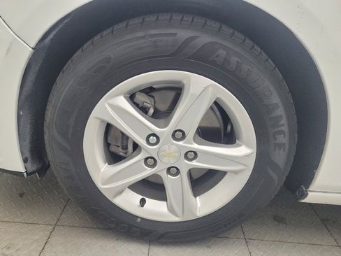 Used 2021 Chevrolet Malibu LS FWD image 31