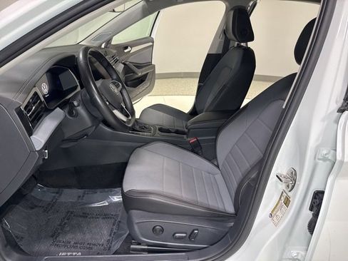 Used 2025 Volkswagen Jetta SE w/ Black Wheel Package image 12