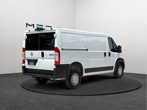 Used 2024 RAM ProMaster 2500 w/ Convenience Group FWD image 9
