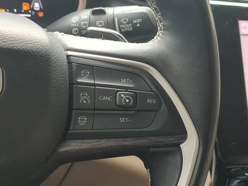 Used 2022 Jeep Grand Cherokee Limited w/ Luxury Tech Group II RWD image 32