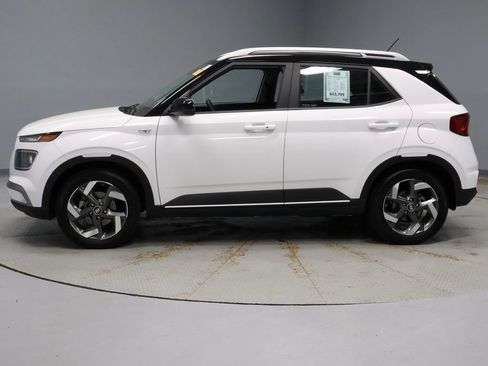 Used 2024 Hyundai Venue Limited FWD image 10