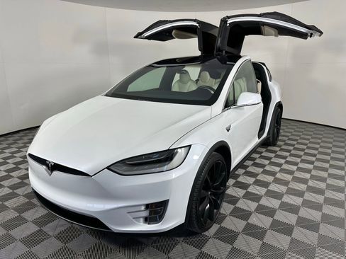Used 2020 Tesla Model X Long Range image 37