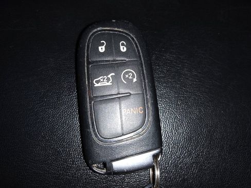 Used 2020 Jeep Cherokee Limited image 32