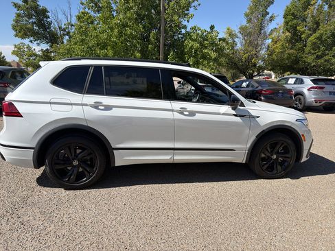 Used 2024 Volkswagen Tiguan SE R-Line w/ MDO Package, Two-Row AWD/4WD image 22