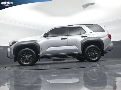 Used 2025 Toyota 4Runner SR5 AWD/4WD image 20