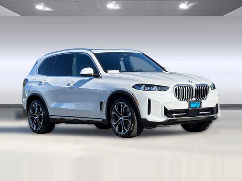 New 2026 BMW X5 xDrive50e image 6