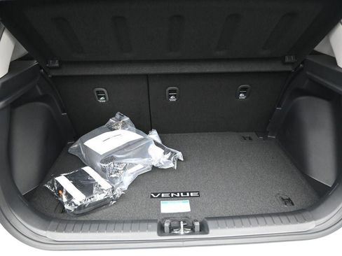 New 2025 Hyundai Venue Limited image 30