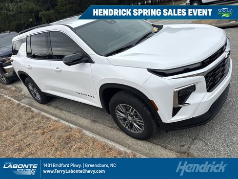 Certified 2025 Chevrolet Traverse LT w/ Driver Confidence Package image 1