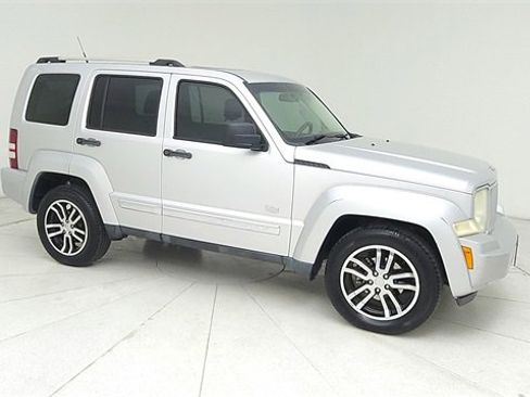 Used 2011 Jeep Liberty 70th Anniversary image 3