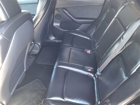 Used 2021 Tesla Model Y Long Range image 19