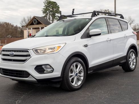Used 2019 Ford Escape SE image 3
