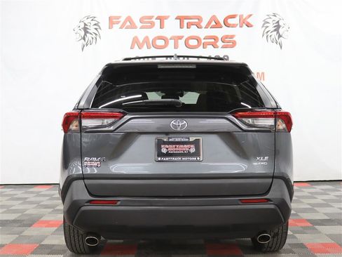 Used 2019 Toyota RAV4 XLE image 5