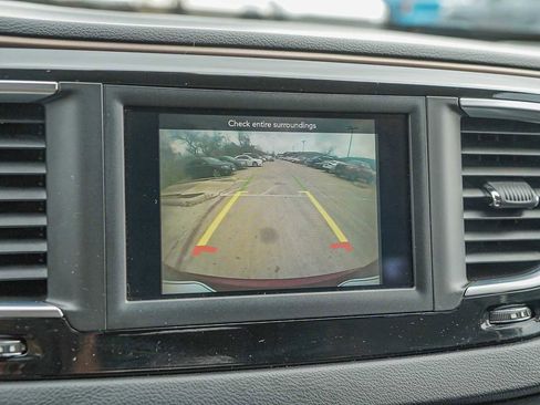 Used 2019 Chrysler Pacifica Touring-L image 15