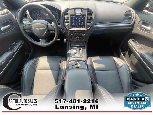 Used 2023 Chrysler 300 C image 16