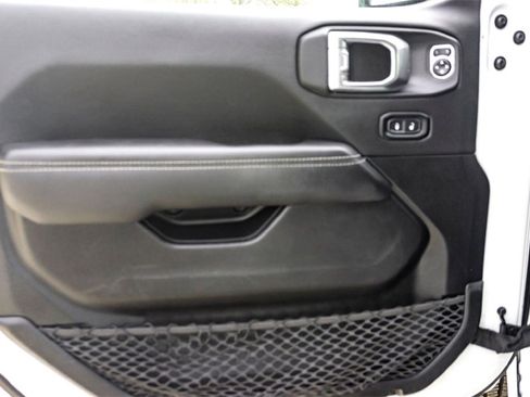 Used 2023 Jeep Wrangler Sahara w/ Cold Weather Group image 10