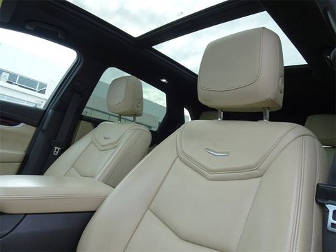 Used 2018 Cadillac XT5 Luxury w/ Driver Awareness Package image 11