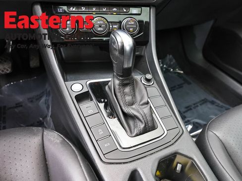 Used 2020 Volkswagen Jetta SE w/ SE Cold Weather Package FWD image 13