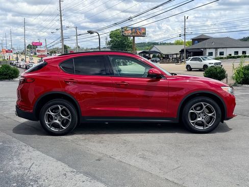 Used 2018 Alfa Romeo Stelvio Sport w/ Quick Order Package 22J Sport AWD/4WD image 7