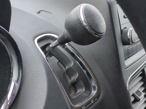 Used 2013 Dodge Grand Caravan SXT image 31