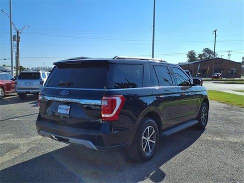 Used 2021 Ford Expedition XLT image 23
