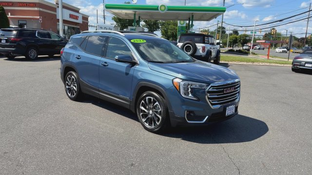 Certified 2024 GMC Terrain SLT w/ Infotainment Package II AWD/4WD image 2